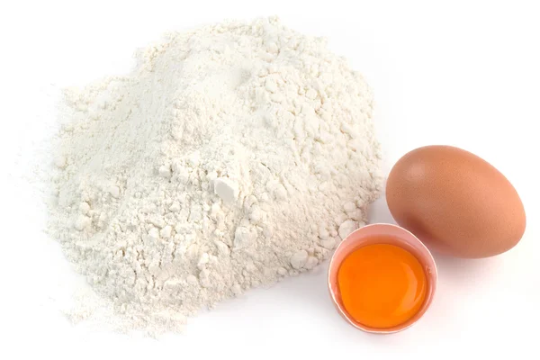 Pile of flour and eggs isolated on white — Stock Photo, Image