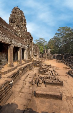 Bayon Khmer tapınakta dış