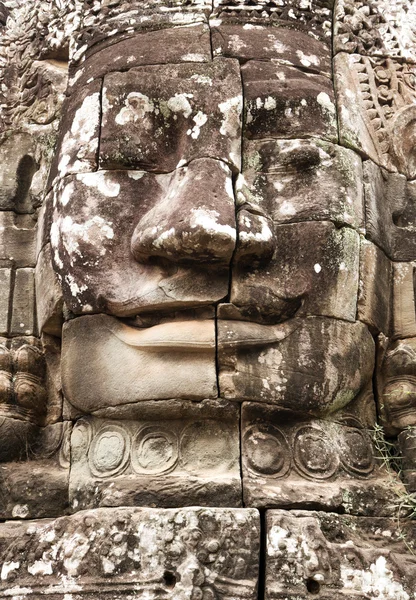 Primer plano de la cabeza de Buda tallada en piedra —  Fotos de Stock