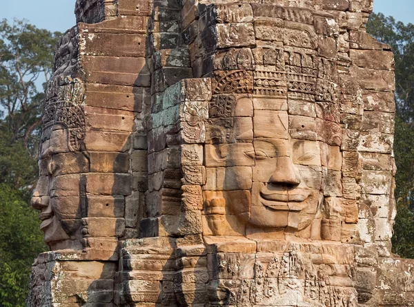 Cabeça de Buda esculpida em pedra em Bayon — Fotografia de Stock