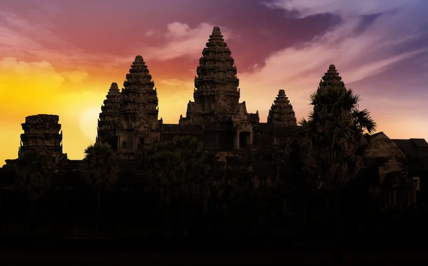 Primer plano de Angkor retroiluminado al atardecer — Foto de Stock