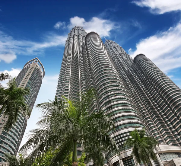 High-rises under a blue sky bottom view — ストック写真