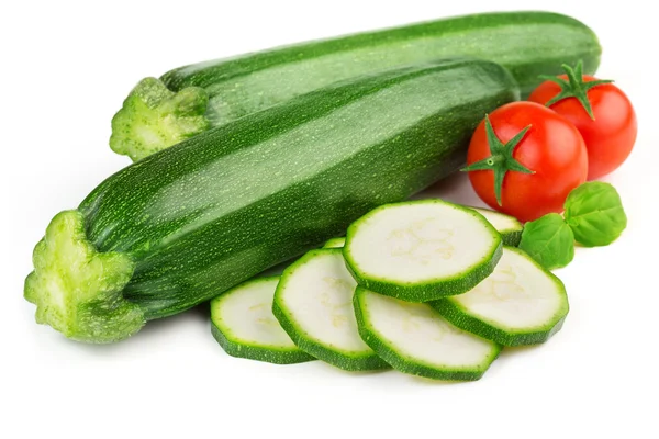 Zucchini, körsbärstomater och basilika på vit bakgrund — Stockfoto