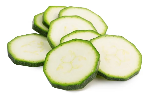 Segmenten van groene courgette geïsoleerd op wit — Stockfoto