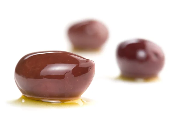 Primo piano di olive kalamata isolate su bianco — Foto Stock