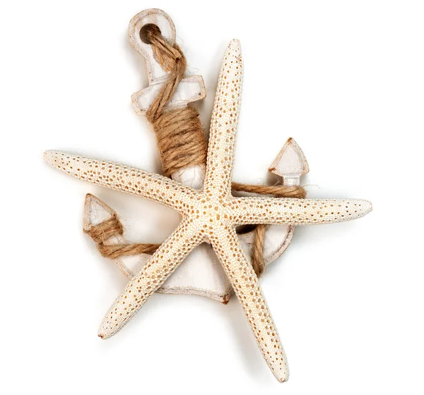 Дерев'яний анкер і морська зірка ізольовані на білому тлі — стокове фото
