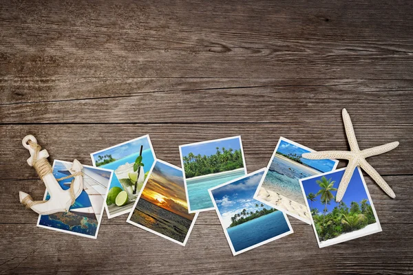 Instantâneos de ilhas tropicais em fundo de madeira — Fotografia de Stock