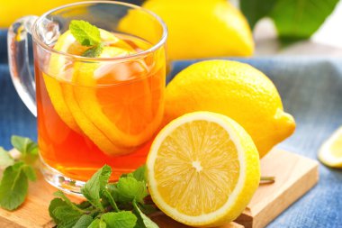 Limonlu ve naneli çay.
