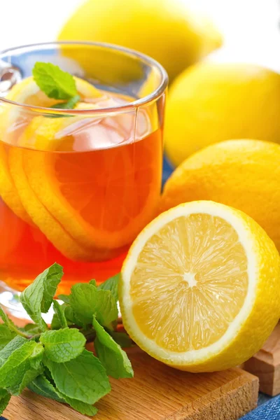 Čaj s citrónem a mátou — Stock fotografie