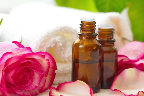 Rose essential aroma oil — Stock Photo, Image
