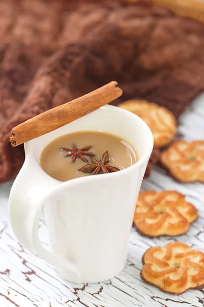 Café con leche y galletas de chocolate — Foto de Stock