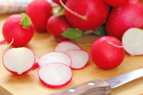 Fresh radishes on wooden table — Stock Photo, Image