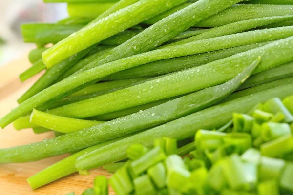 Cebolla fresca de primavera cortada —  Fotos de Stock