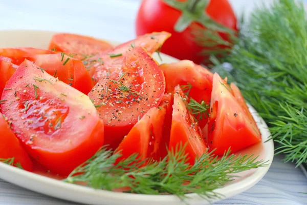 Rajčatový salát s paprikou a zelené — Stock fotografie