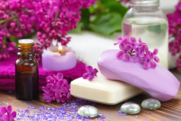 SPA setting with candles, aroma oil and lilac — Stock Photo, Image