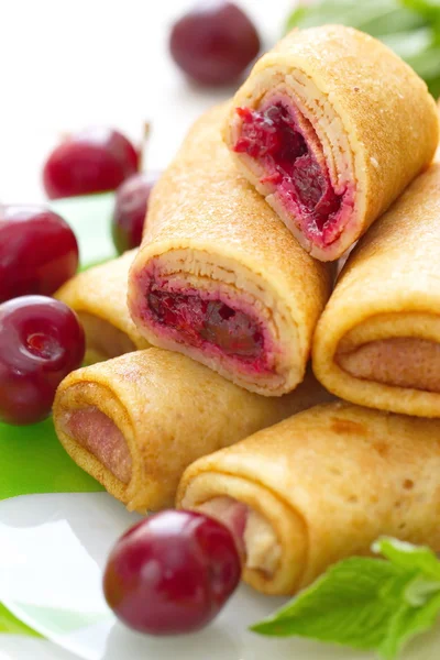 taze kiraz ile Pancakes