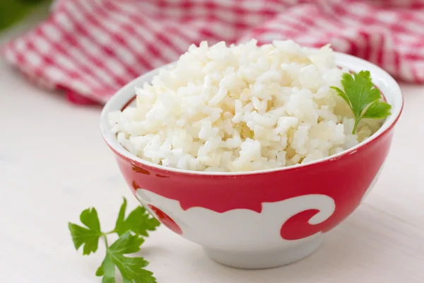 Вареный рис в миске — стоковое фото