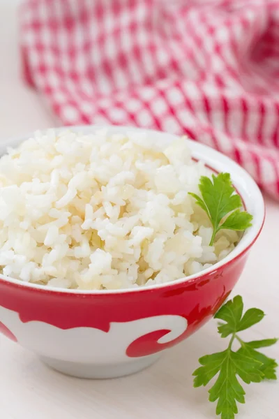 Вареный рис в миске — стоковое фото