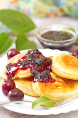 Vişne reçelli krep