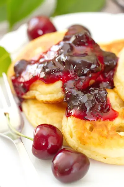 Vişne reçelli krep