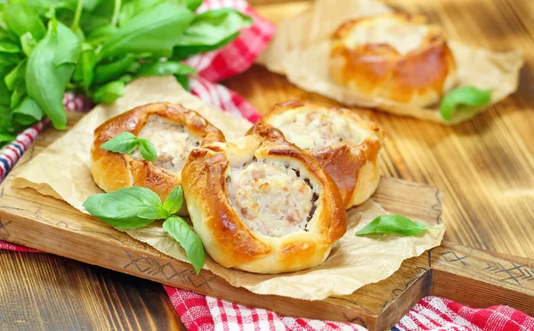 Traditional russian meat pies belyashi — Stock Photo, Image