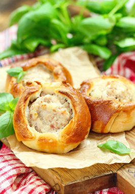 Geleneksel Rus et börek belyashi