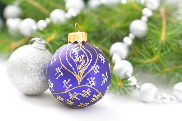 Christmas Holiday bakgrund med blå och Silver grannlåt, dekorationer, bollar och Garland. Nytt år Art Design — Stockfoto