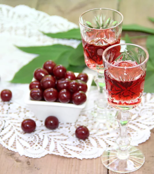 Třešňový likér a čerstvých cherry — Stock fotografie