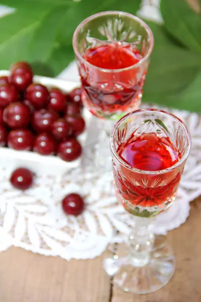 Třešňový likér a čerstvých cherry — Stock fotografie