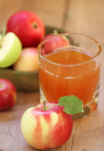 Apel dan jus apel — Stok Foto