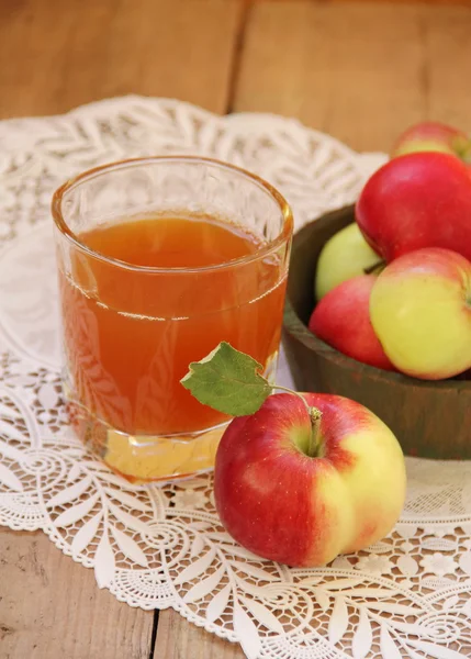 Mele e succo di mela — Foto Stock