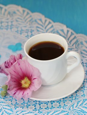 fincan çay ve çiçek