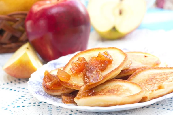 Frittelle con marmellata — Foto Stock