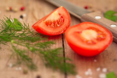 domates ve baharatlar