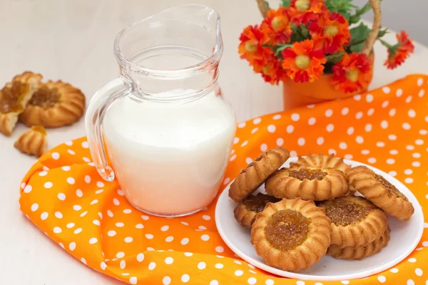 Mléko a soubory cookie — Stock fotografie