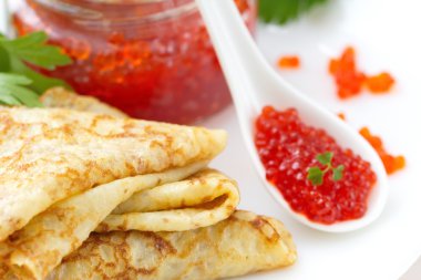 Kırmızı havyarlı gözleme.