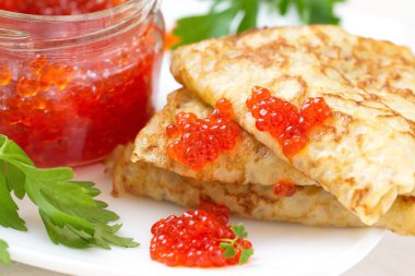 Kırmızı havyarlı gözleme.