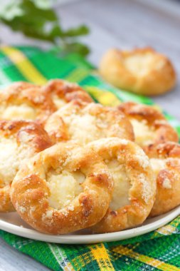 Süzme peynir ile tatlı köftesi