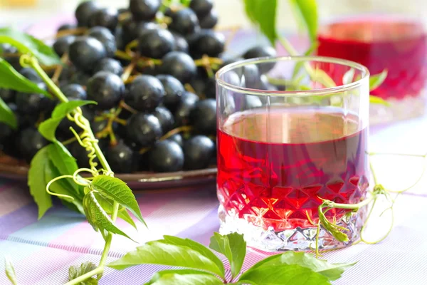 Kırmızı üzüm ve üzüm suyu
