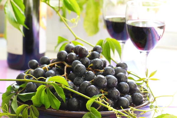 kırmızı üzüm ve şarap
