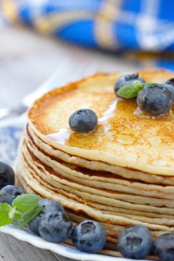 Yabanmersinli krep ve bal.