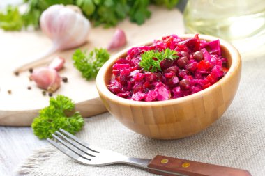 Pancar salatası salata ahşap kase
