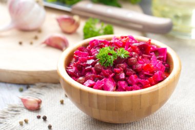 Pancar salatası salata ahşap kase