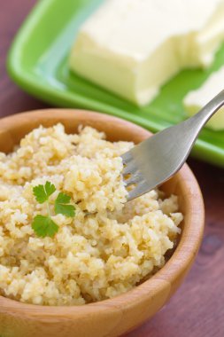 Buğday lapası tereyağı ile