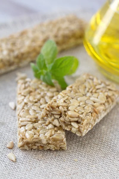 Gozinaki. Barres sucrées aux graines de tournesol et caramel . — Photo