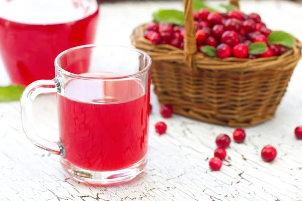 Fresh cranberry and cranberry juice — Stock Photo, Image
