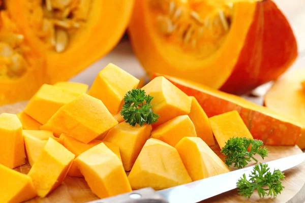 Tahta masadaki balkabağı