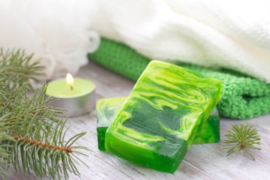 İğne yapraklı aroması ile sabun