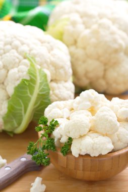 Yemek pişirmek için hazırlanan taze karnabahar