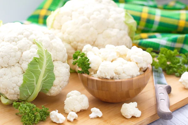 Verse bloemkool voorbereid voor het koken — Stockfoto